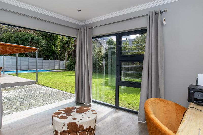 5 Bedroom Property for Sale in Constantia Western Cape